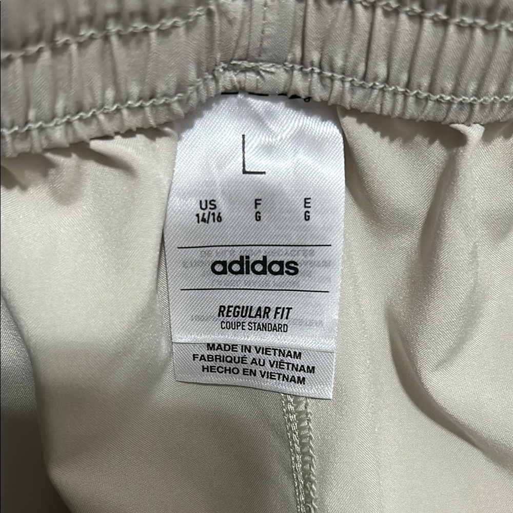 Adidas Classic White Shorts with Black Accents Boys - L regular fit - Picture 3 of 3